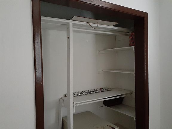 5th image of 570 Cora Pl