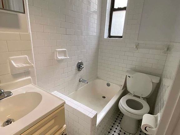 5th image of 509 E 73rd St APT 19