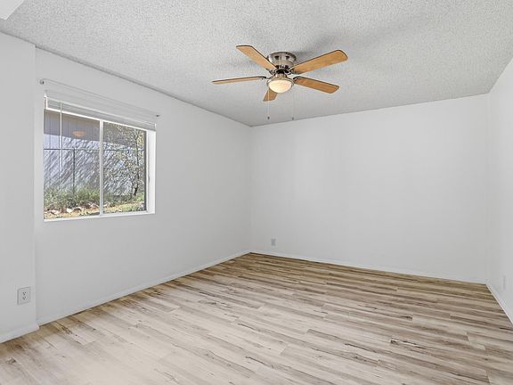 4th image of 903 N Easy St