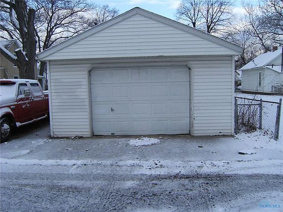 2nd image of 555 Plymouth St