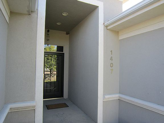 2nd image of 1407 Highland Pointe Way