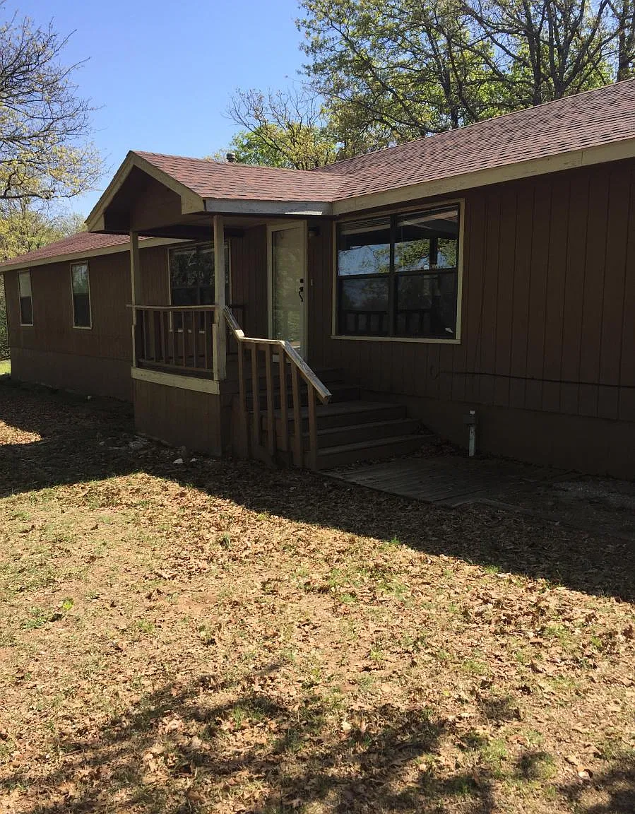 3 bed, 1716 sqft, $1,300 — Photo 2