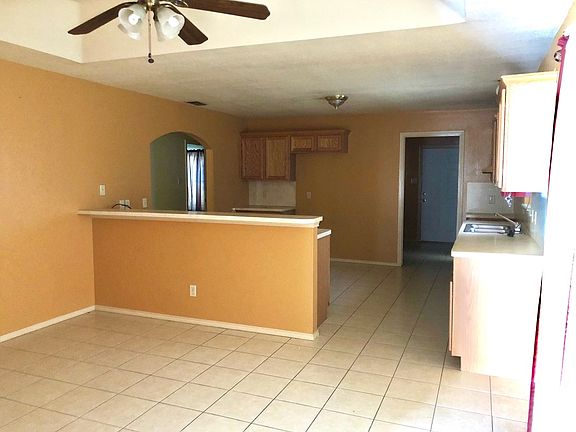 5th image of 503 E Canales Brothers St