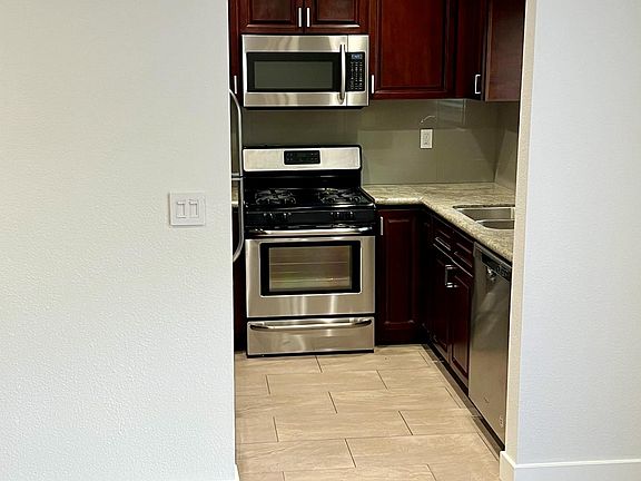 Beautiful Modern Kitchen with Stainless Steel Appliances, Granite Counters and Custom Cabinets