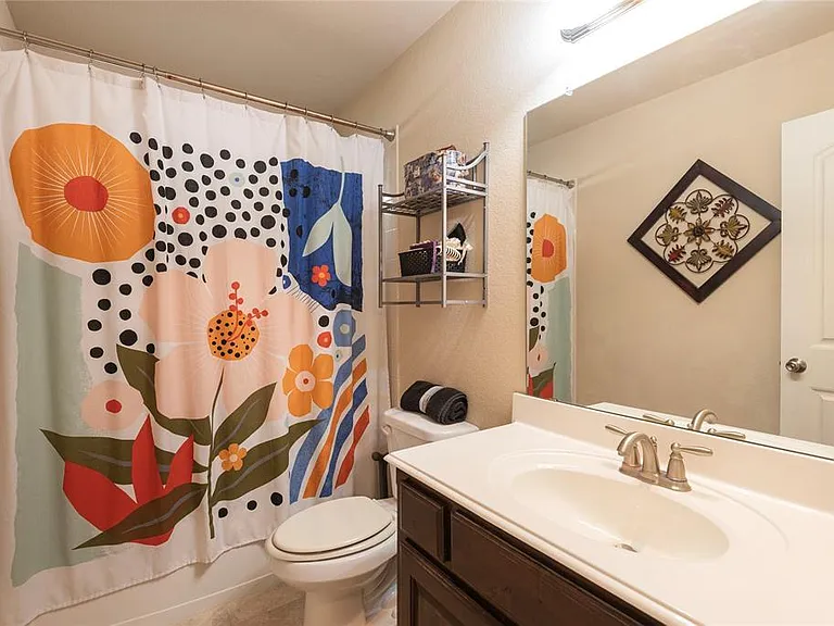 2133 Colby Ln — Photo 12