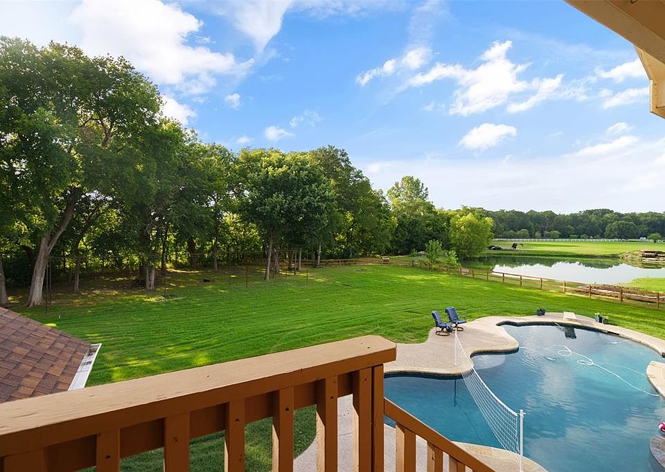 1st image of 68 Trailridge Dr