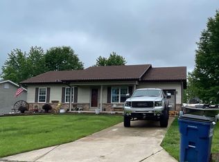 2235 Columbus Cir, Warrenton, MO 63383