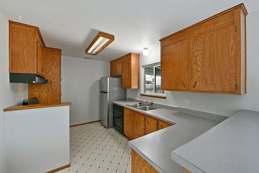 4625 Sloan St photo 1