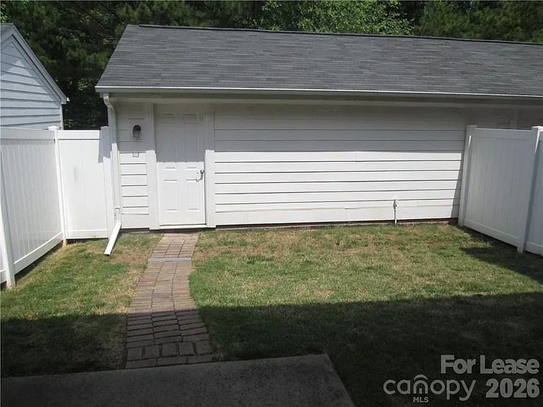 9916 Evergreen Terrace Dr — Photo 29