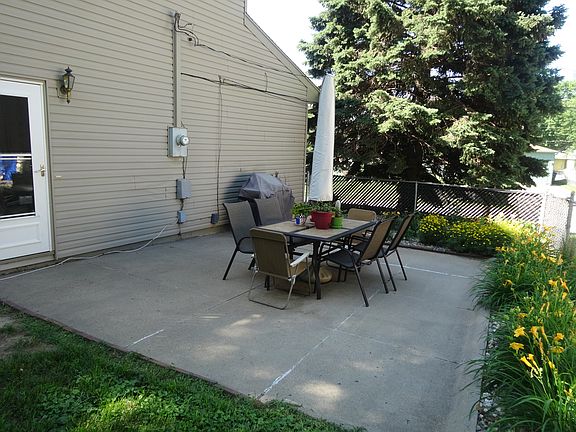 3rd image of 7427 Terry Dr