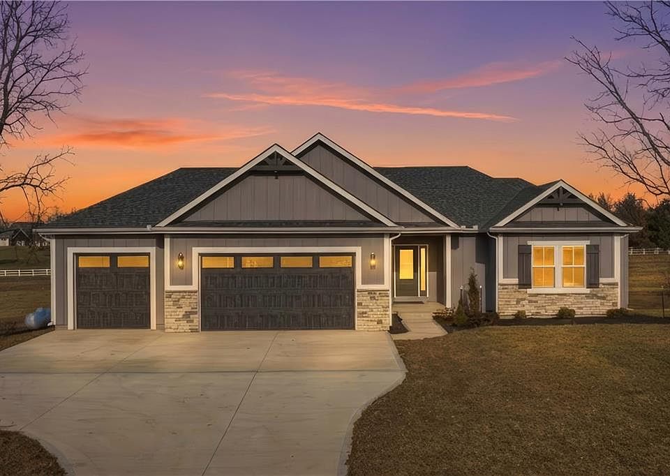 17860 Clearview Dr, Leavenworth, KS 66048 | Zillow