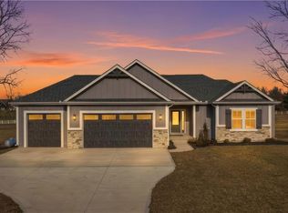 17860 Clearview Dr, Leavenworth, KS 66048