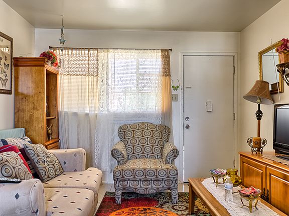 3rd image of 1413 Saint Johns Dr