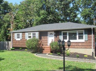 7 Pigeon Rd, Rocky Point, NY 11778