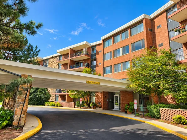 16 E Old Willow Rd APT 304S, Prospect Heights, IL 60070