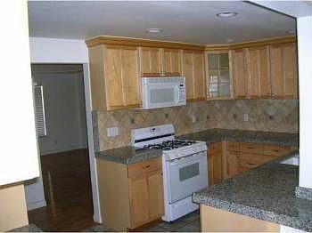 5th image of 644 Hillward St