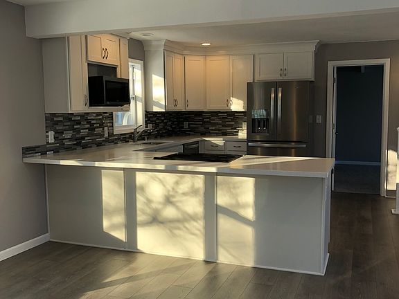 5th image of 1329 Oak Beach Dr