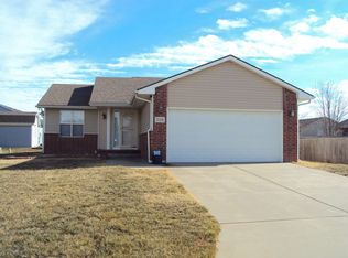 2116 Kingsley Ave, Newton, KS 67114