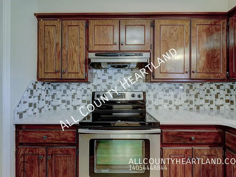 841 N Robinson Ave — Photo 9