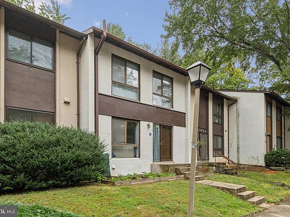 3rd image of 11825 Coopers Ct