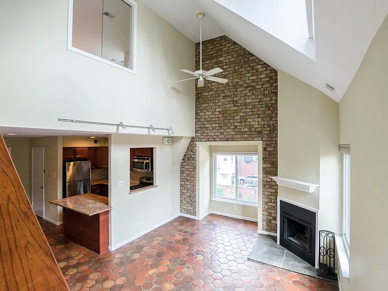 801 Addison St #B — Photo 15