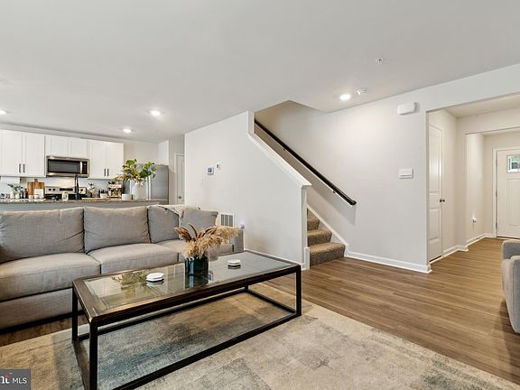 4th image of 298 Forest Edge Ave