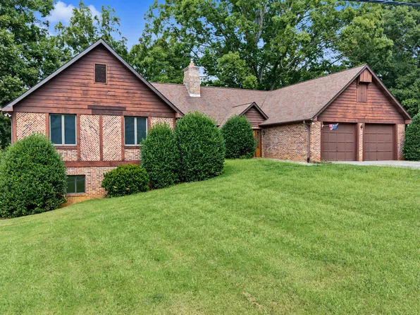 3911 Riverview Dr, Maryville, TN 37804