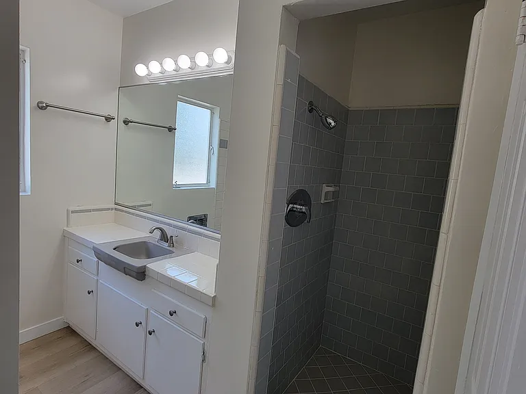 13531 Wyandotte St #9 — Photo 12