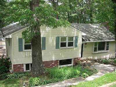 2nd image of 202 Sunset Dr