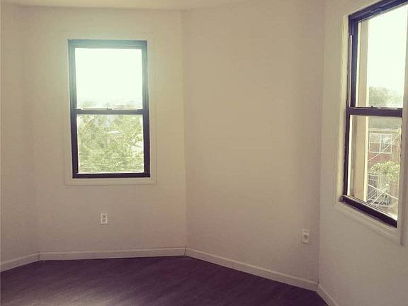 4th image of 9219 51st Ave #3F