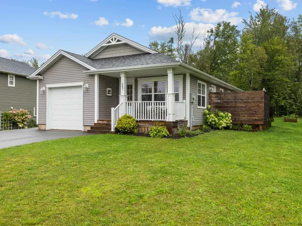 207 Hollis Ave, Stratford, PE C1B 4A1
