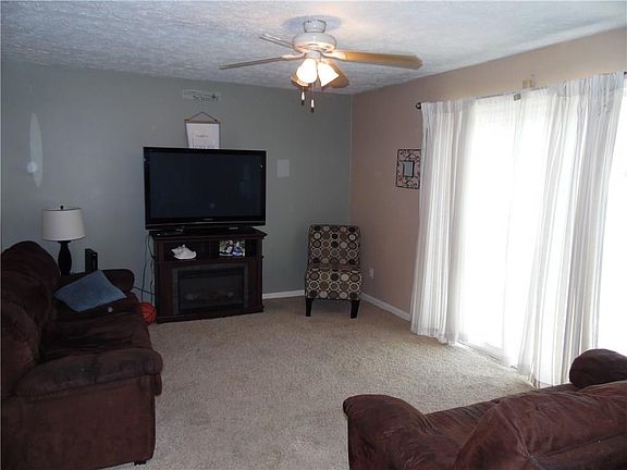 5th image of 802 Anderson St