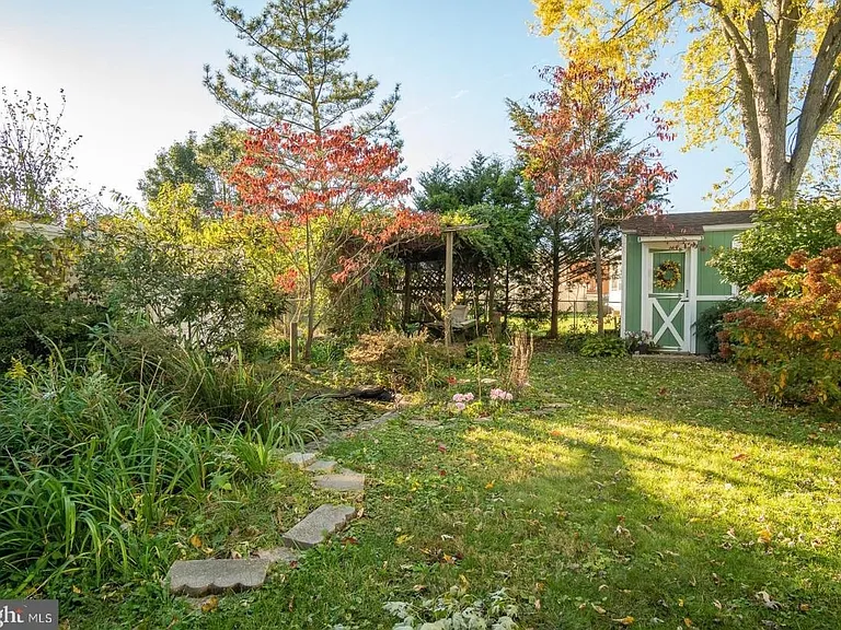 1600 Afton Dr — Photo 15