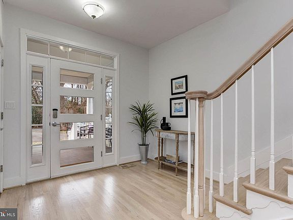 3rd image of 29 Lawrence Ave
