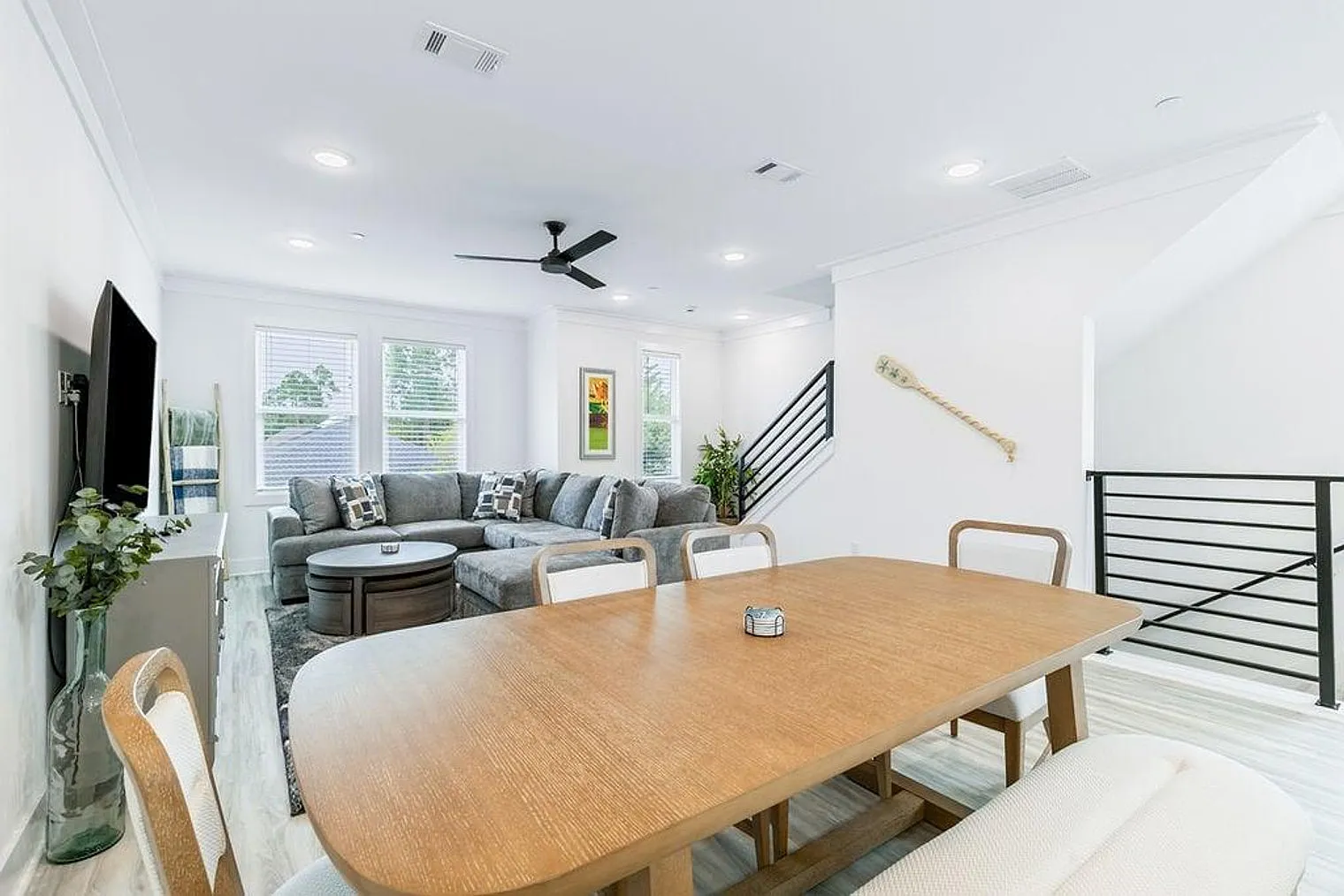 4 bed, 3.0 bath, 1980 sqft, $2,573 — Photo 1