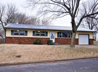 621 W Plumb St, Aurora, MO 65605
