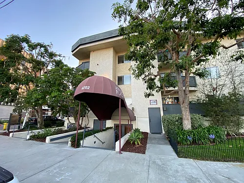 Arbors Apts. Photo 1