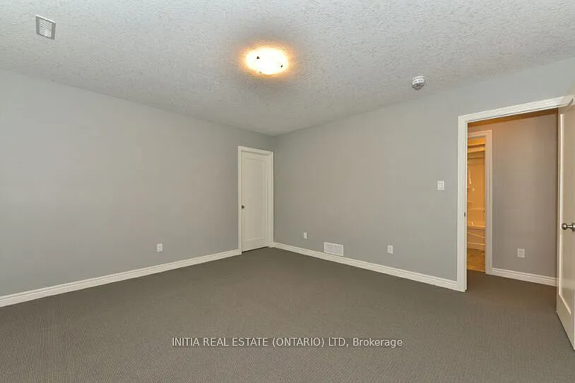 4 bed, $3,000 — Photo 3