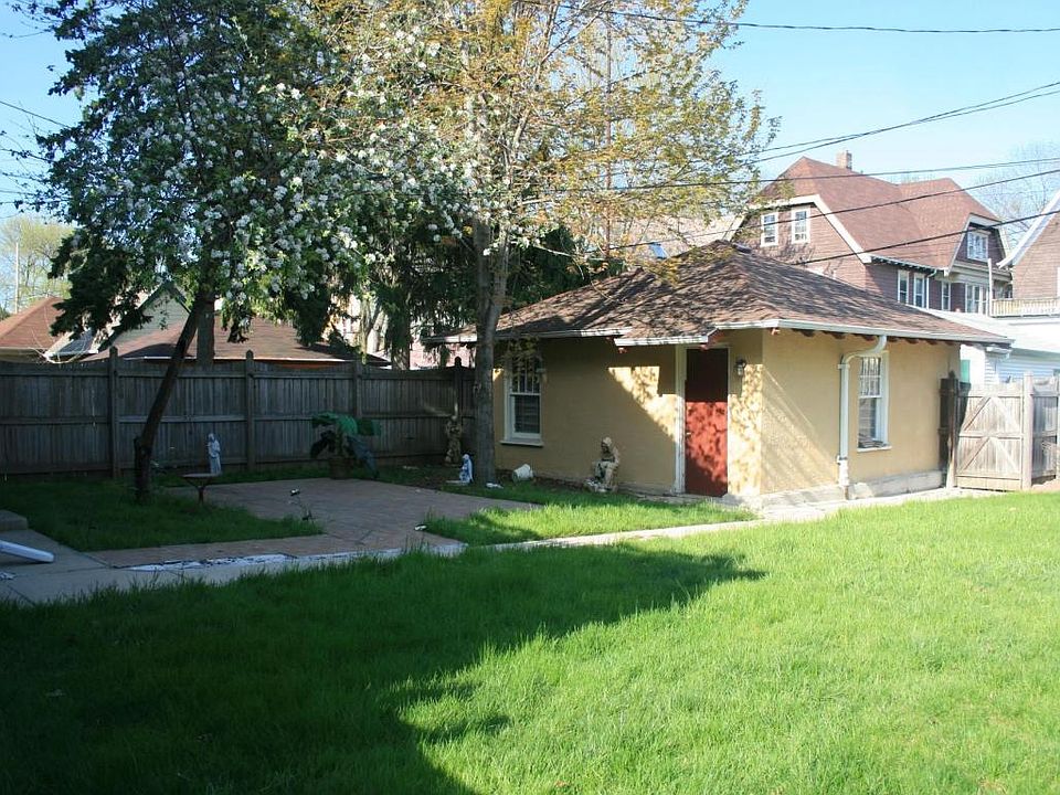 2nd image of 2416 N Grant Blvd