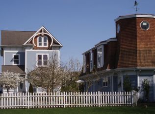 1009 Juniper Beach Rd, Camano Island, WA 98282