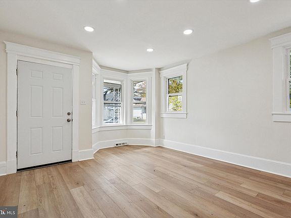 4th image of 260 Weber Ave