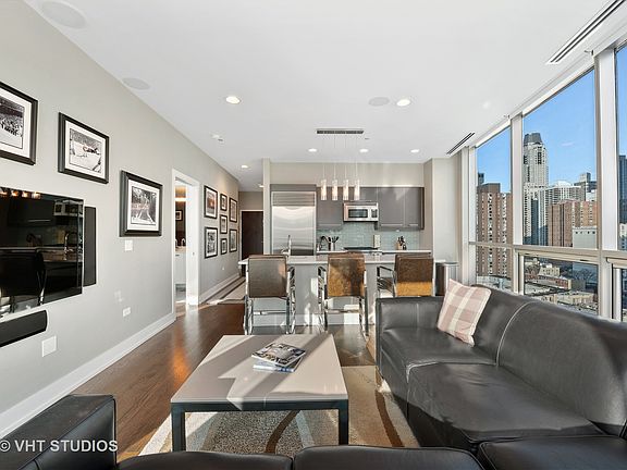 3rd image of 110 W Superior St #1601