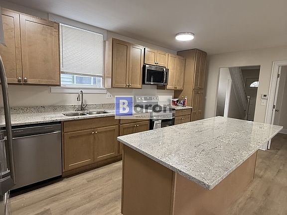 3rd image of 2752 Enslin St