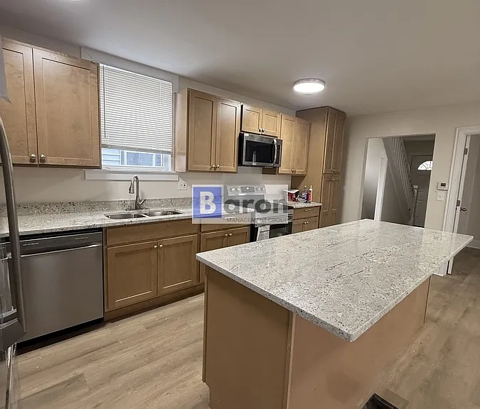 2752 Enslin St — Photo 3
