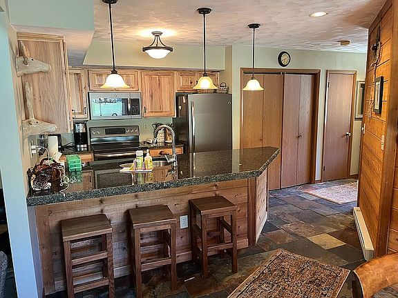 Remodeled Kitchen w Granite 