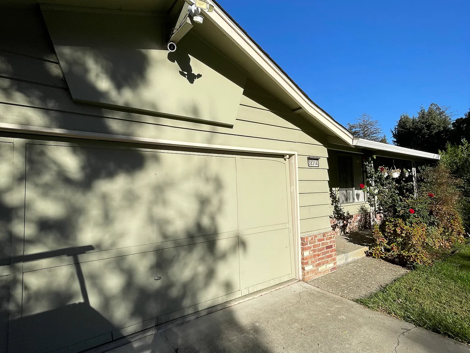 3 bed, 1749 sqft, $4,300 — Photo 2