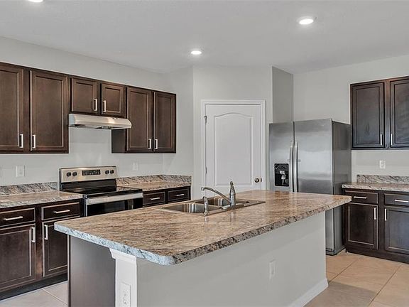 4th image of 979 Sun Burst Rd