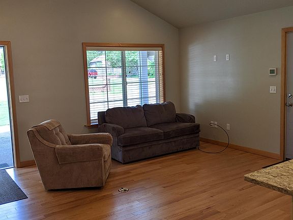 5th image of 565 SE 10th Pl