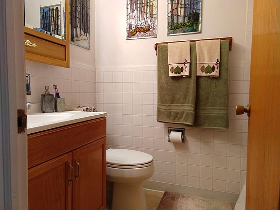5th image of 1343 Woodview Ln APT 2E
