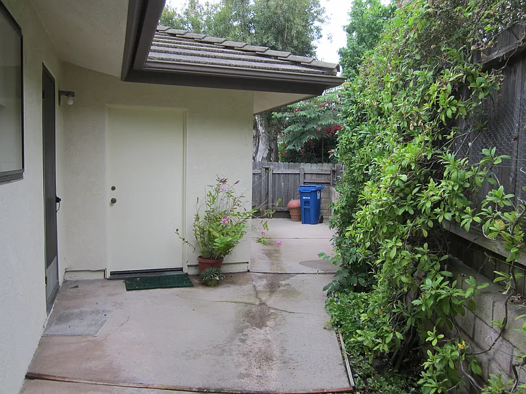 3725 Lincolnwood Dr — Photo 8
